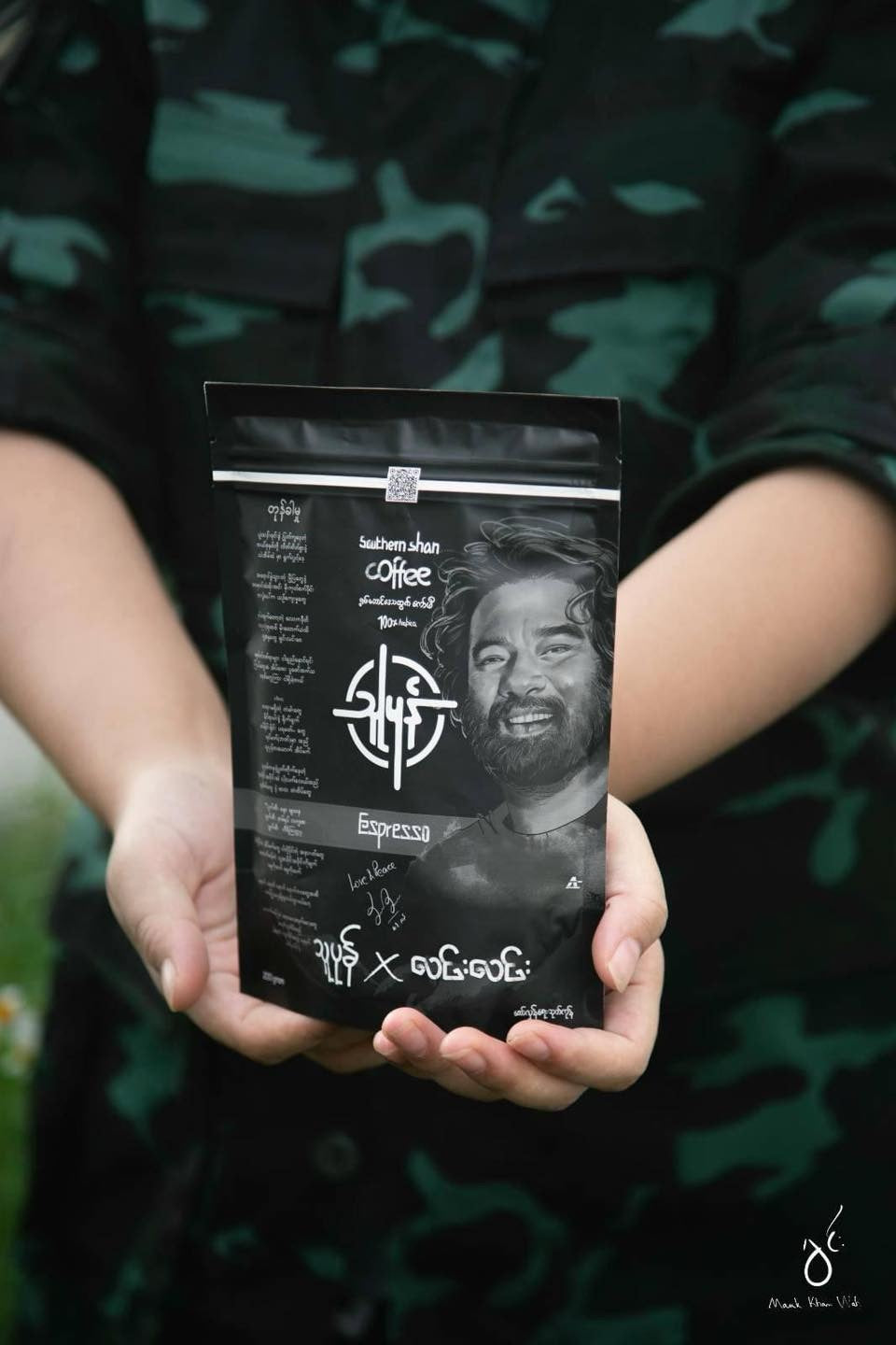 သူပုန် Espresso ကော်ဖီအနုမှုန့် & Beans